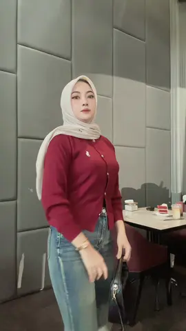 Maroon secakep itu❤️‍🩹🥺#outfitideas #cardigan #fypage 