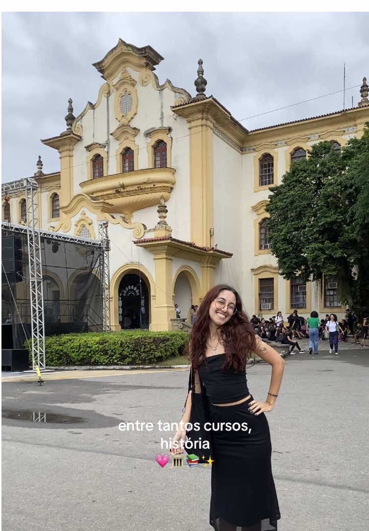 que sorte poder estudar o que eu amo 💗🤓 #aindabem #trend #universidade #historiaufrrj #licenciatura #educaçao #faculdade #futuraprofessora 