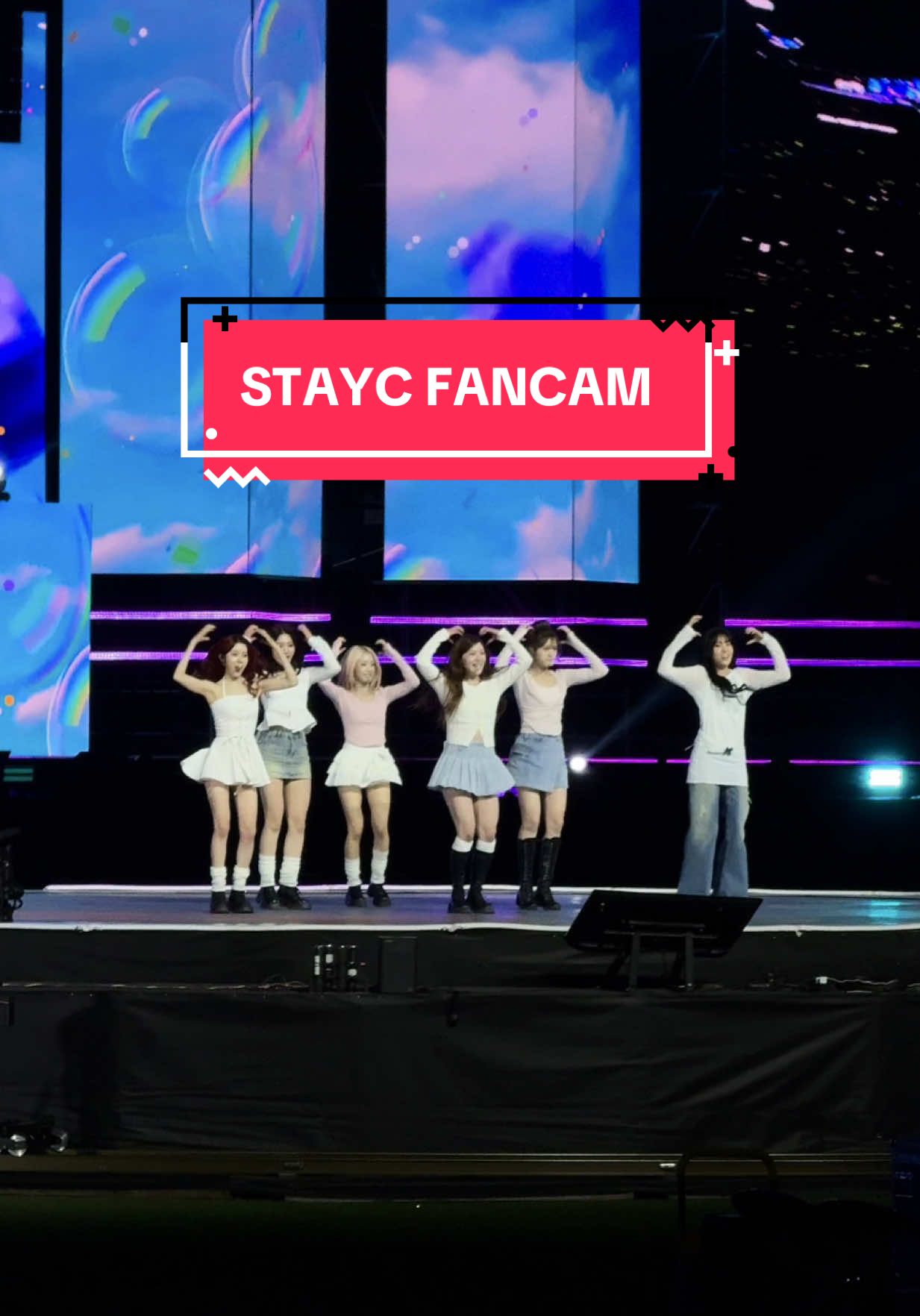 There were more boy group stans today so I did what I had to do for our STAYC GIRLS 😍 #staycgirls #stayc #isa #yoon #sumin #sieun #seeun #j #스테이씨 #staycfancam 