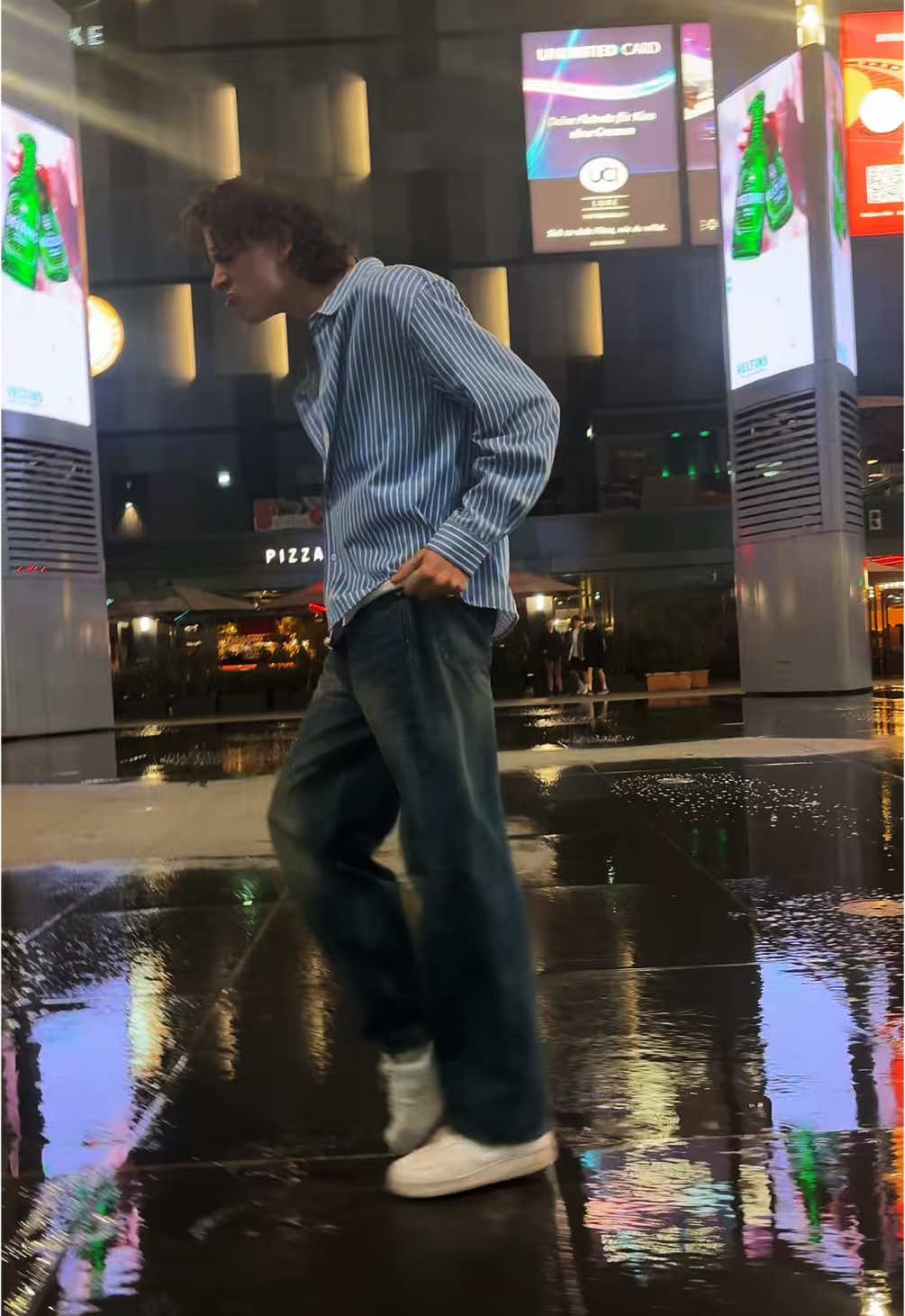 Moonwalking at @Uber Arena ✨ #michaeljackson #moonwalk #michaelbiopic #uber #uberarena #dance #dancer #berlin 
