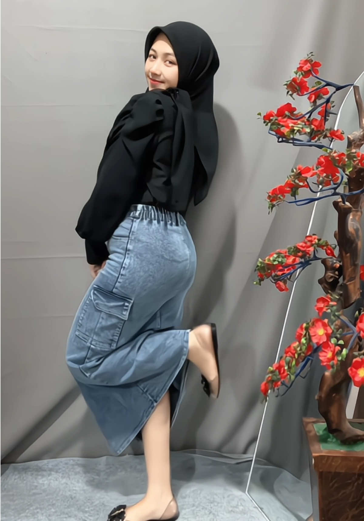 Ga nyangka bakal secakepp ini roknya dari @AR46 WEAR 🫶🏻🫶🏻  #rok #rokjeans #rokcargo #rokspan #OOTD #ootdhijab #ootdfashion #wibgajian #fyp 