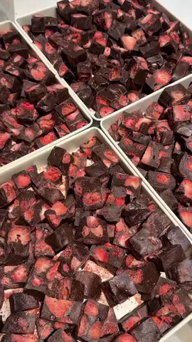 Super double! Challenge a pot of 10 kilograms of cocoa strawberry milk bricks #homemade #dessert #ancungtiktok #snowflake #cookingtiktok #fypシ゚viral #fypシviral #fypシ #fy #nougat 