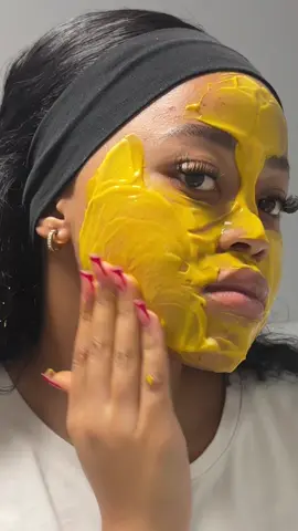 Honey to hydrate, yogurt to brighten, turmeric to even out my skin. Natural glow loading !!  🍯🤭❤️ #skincare #skincareroutines #skincaretip #skintok #honey #turmeric #greekyogurt #turmericmask #glowyskin #botlesenokoane 