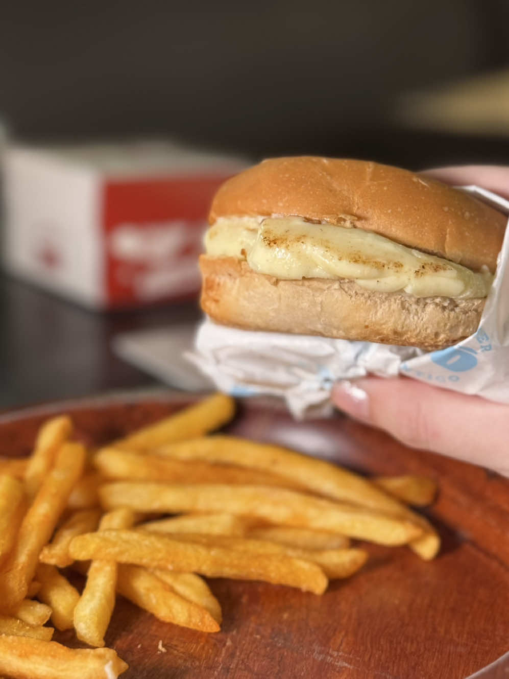 aquela trend de dividir a comida tlgd 😁  #foryo #foodies #burger #fyp #hamburgueria #linguagemdoamor 