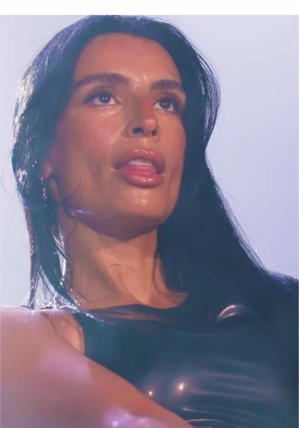 Take us back to @sevdaliza on OFFLIMITS T11 Main Stage 💚🙏 Sevdaliza mesmerized Abu Dhabi with a show like no other ✨ #sevdaliza #offlimitsmusicfestival #offlimitsfestival #etihadpark #inabudhabi #yasisland #abudhabievents 