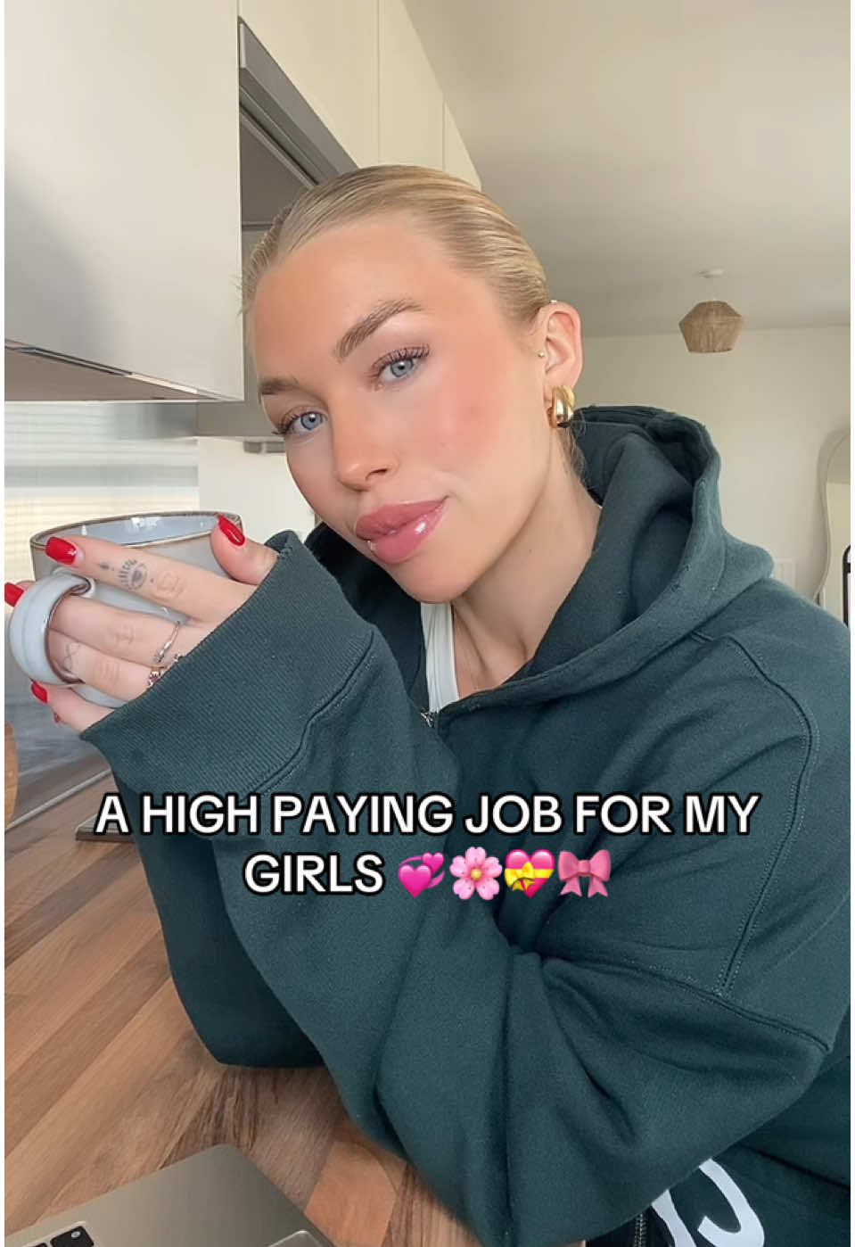 For ALL my girls out there who want a fun, flexible & high paying job 🌸🩷#workfromhome #contentcreator #entrepreneur #digitalspace #sidehustle #creatorsearchinsights 