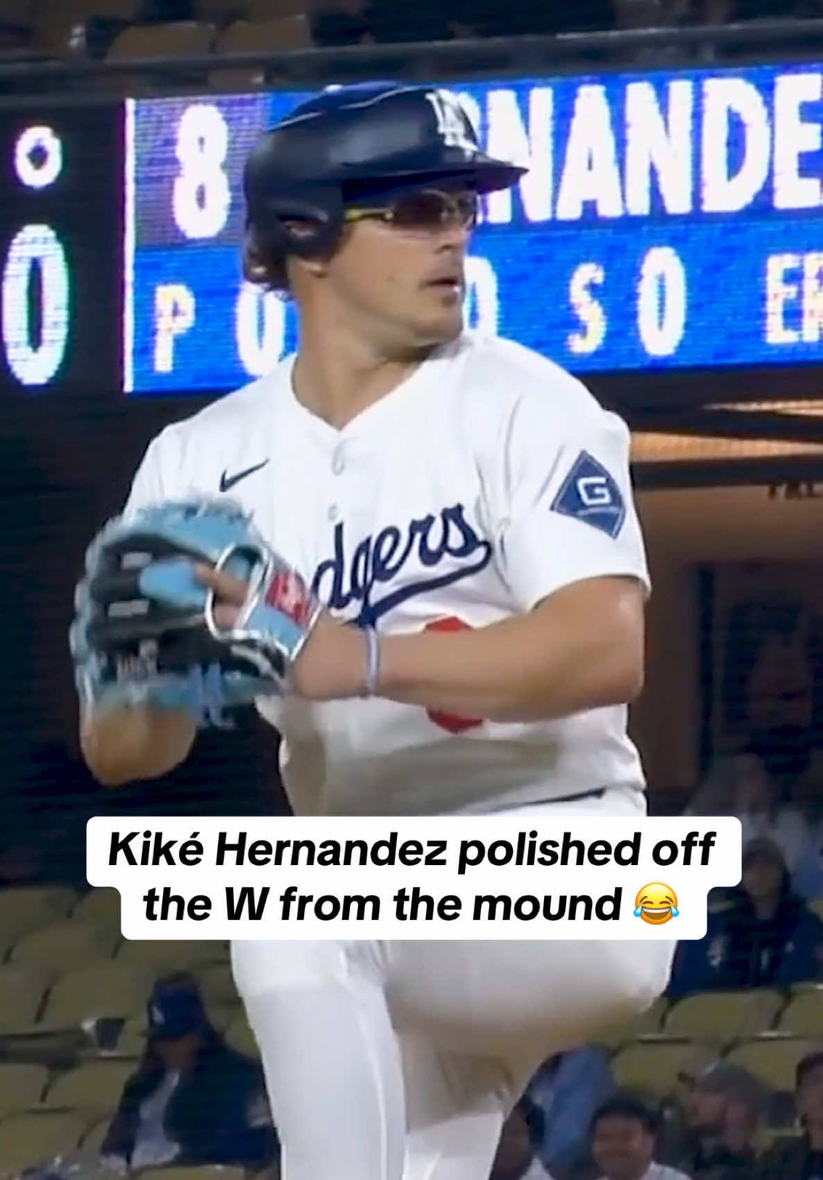 New pitcher for the Dodgers 😂🙌 #LosAngelesDodgers #Dodgers #MLB #baseball #MiamiMarlins #Marlins 