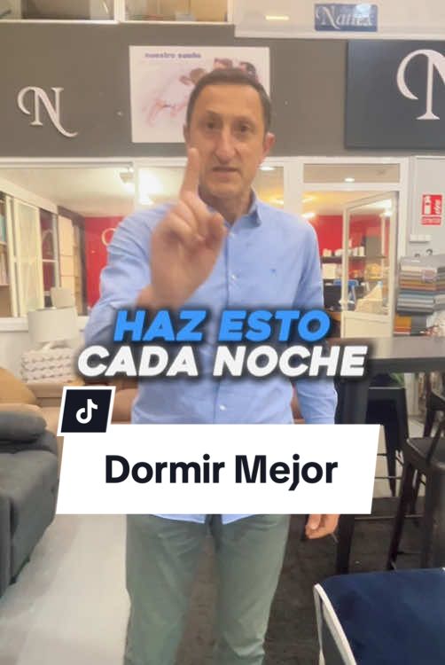 Haz Esto Cada Noche para Dormir Mejor 😴  • Apagar la tele • Dejar el móvil  • Escuchar una #meditación  • Dormir del lado izquierdo 🪄Un truco curioso que casi nadie hace: mojarte las muñecas con agua fría antes de dormir. 🛌 Gira tu #colchón cada 3 meses. Es simple, pero te da un descanso mucho más profundo. 📓Si quieres dormir mejor desde esta misma noche, guárdalo. 