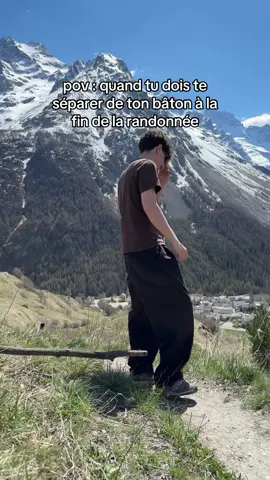 toujours douloureux… #randonnee #montagne #baton #foret 