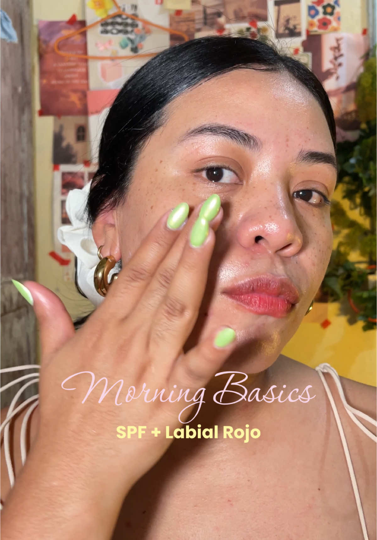 Mis Morning basics , a veces sólo amo aplicarme protector solar y un buen labial rojo 🌸✨🍰 #morningbasics #grwm #morningroutine #rutinabasica #makeupnomakeup #imjustagirl 