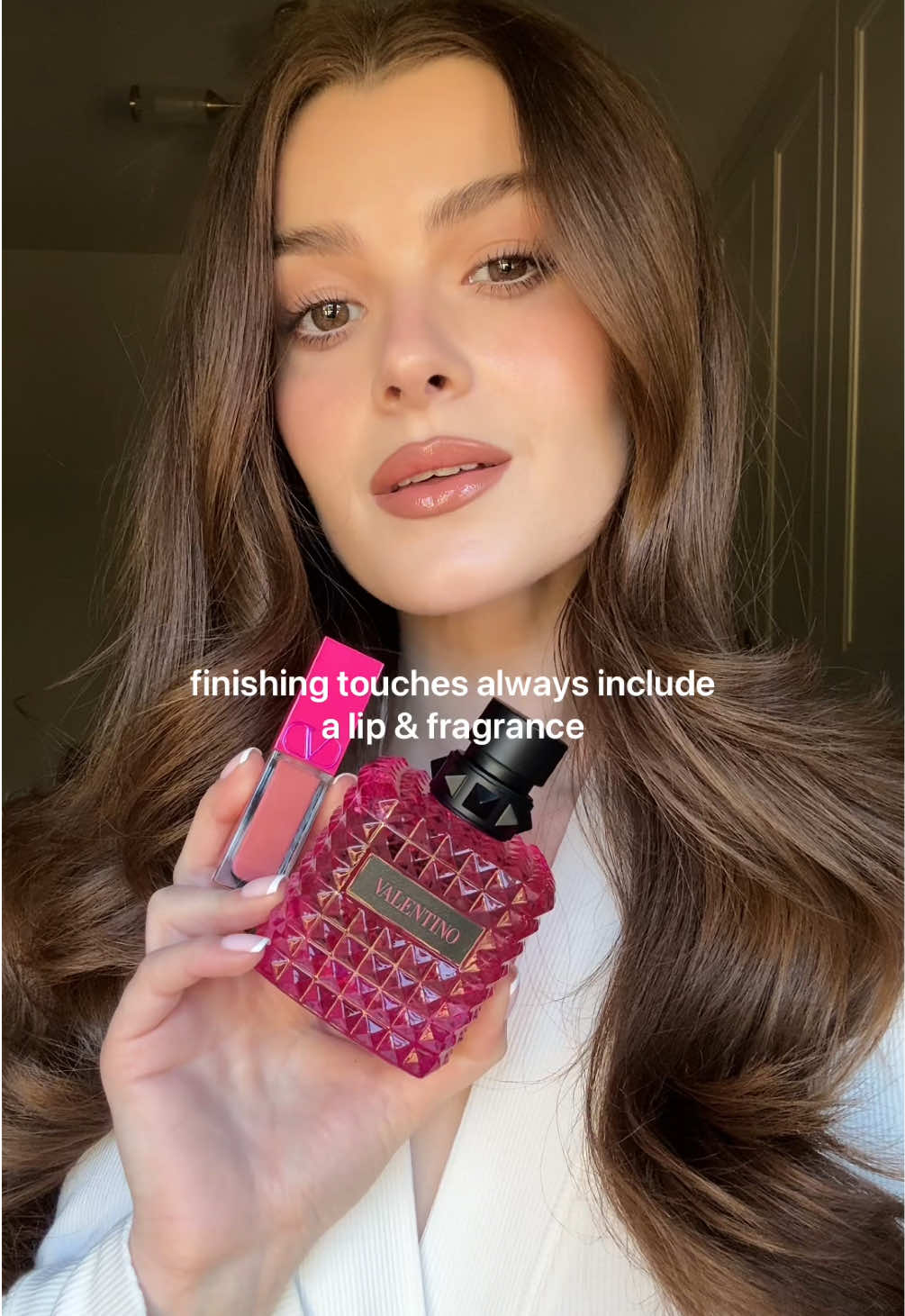 AD Finishing touches are the best part 🤍 using NEW @Valentino.Beauty Lip Puffer Gloss (shade 103R don’t be so nude) & Born In Roma Extradose Donna. Available now at @Sephora UK #fragrance #makeup