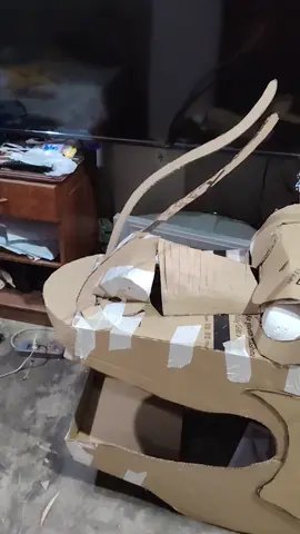 Cabeza de dragón, material de cartón #betogutierrez #dragondecarton #cabezadedragon 