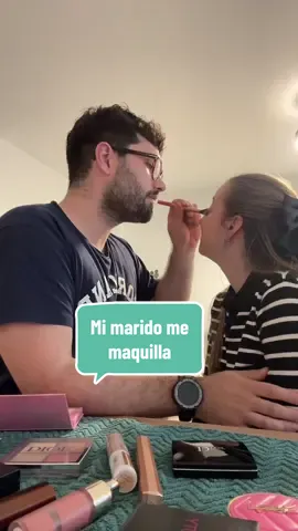 Mi marido me maquilla. Parte 2. #marriedcouple #mariditosdivertidos #maquillajetutorial #maquillaje #makeup #makeuptutorials #marriedlifehumor 