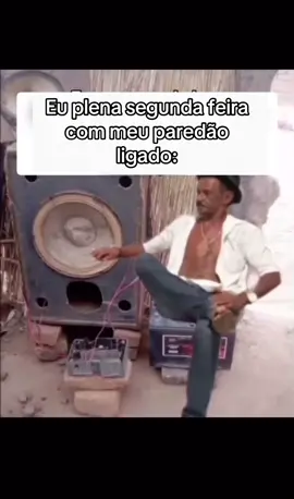 Som é bom é aquele que toca🙏🏻🤌😝#meme#tiringa#som#grave#somautomotivo#somcaseiro#caixadesom#musicas#musicacomgrave#graveestourado#modulo#fyyy
