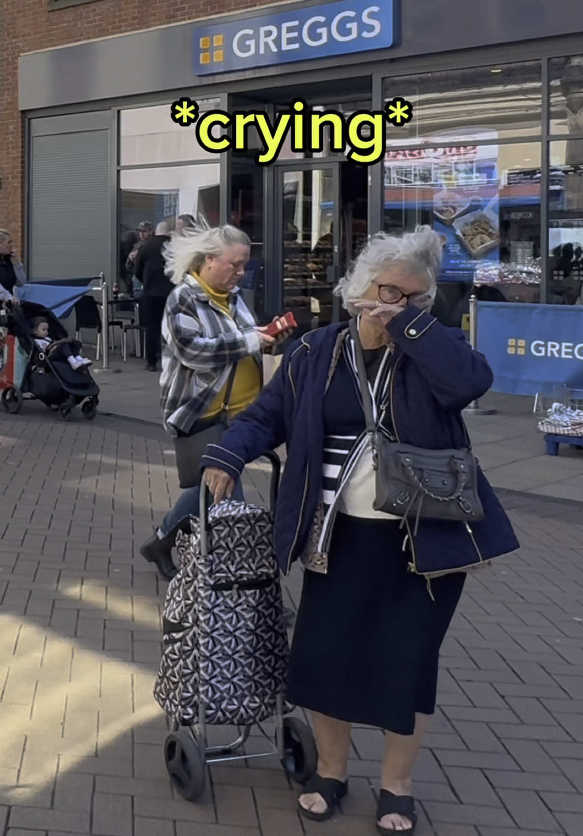 Hope she’s ok 😔💔 #fyp #foryou #singing #singer #busking #busker #public #reaction #sad #heartbroken #heartbreak #edsheeran 