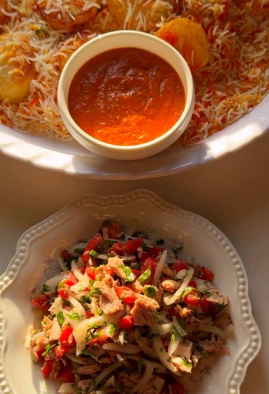 ‏‎سحاوق مطبوخة دقوس❤️‍🔥 مع. الذ رز بالبطاطس وسلطة التونة🔥❤️‍🔥 ‏‎▫️نبدا نجهز  السحاوق اللي متاكده. بتدمنون عليها ❤️‍🔥 ‏‎ زيت نباتي  ‏‎نص حبه فلفل بارد. اخضر  او احمر  ‏‎حبتين طماطم ، 5/فصوص ثوم  ‏‎فلفل حار حسب الرغبة.  بسباس عدني قرون  ‏‎حبه بصل ابيض ، مكعب ماجي  ‏‎ملعقه صغيرة  كركم ، كاري ،. بسباس عدني مطحون  ‏‎. ملح صيني ، ملح عادي  ‏‎نشوحهم على النار.  من ثم على الخلاط  ‏‎نص كوب شطة ، نص كوب ماء. ونخلطهم. وصارت جاهزه الذذذذذ  سحاوق مطبوخه ❤️‍🔥❤️‍🔥❤️‍🔥 ‏‎ ▫️طريقة الارز  ‏‎كوبين ارز بسمتي نغسلهم كويس ثم ننقعهم بالماء  الساخن  لمدة نص ساعه.  وعلى النار  ماء. ملح. بهارات صحيحه.  ونضيف الارز. ونتركه يستوي 90 /100. يكون شبهه مستوي.  بعدها نرص بطاطس مقلية في المقلاية.  بصل مقلي.  رشة صبغة طعام  ‏‎ونضيف الارز عليه ثم. نضيف رشة زيت نباتي  ‏‎وصبغة طعام. ونتركه على النار 10/ دقائق بس يتسبك مع البطاطس والبصل المقلي  ‏‎▫️سلطة التونه  ‏‎طماطم ، بصل ابيض شرائح  ‏‎بقدونس ،  عصرة ليمون  ملح ، فلفل اسود  ‏‎والذذذذ سلطة تونه تذوقها 🔥#تونة #ارز #كبسة #ارز #دقوس 