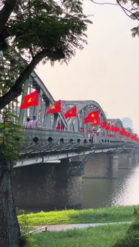 Huế những ngày rực rỡ cờ hoa🇻🇳🇻🇳🇻🇳 #hue #huethuong #3004 #30thang4 #vietnamtoiyeu #cautruongtien #cautruongtienhue #cautrangtienhue 