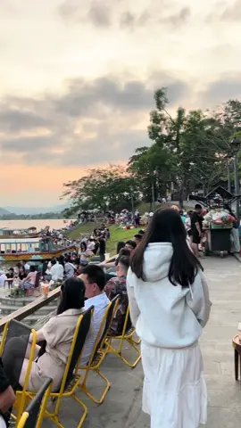 Lễ mọi người đi Huế chơi hết à, sao đông quá zị 🥲 #hue #chuathienmu #caunguyenhoang #le30thang4 