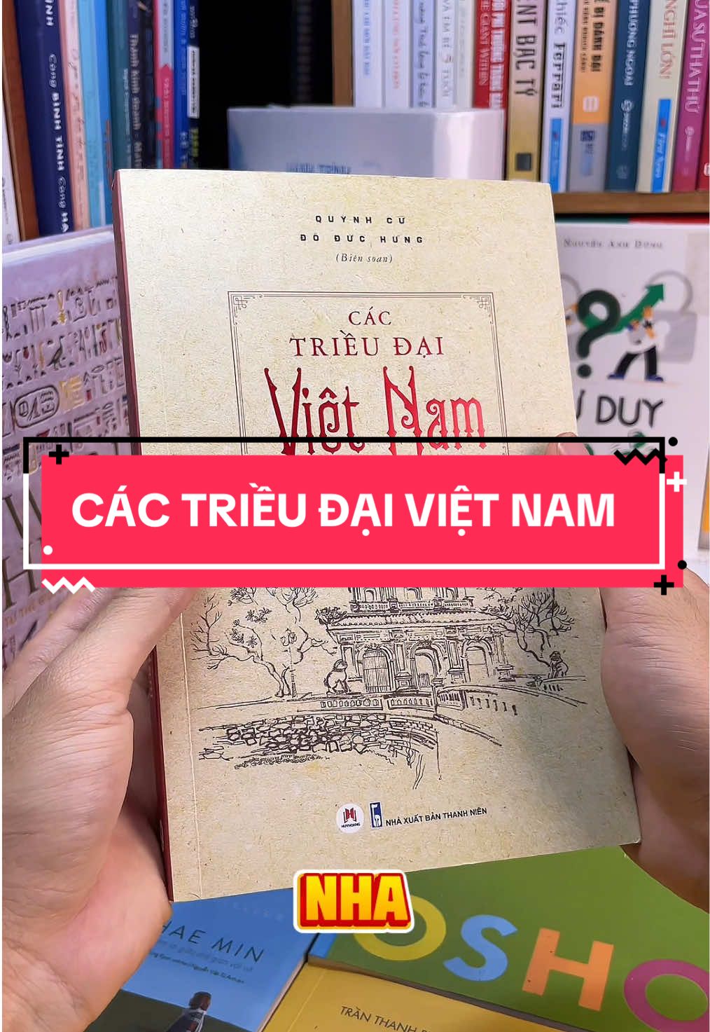“Các Triều Đại Việt Nam – Hào Khí Ngàn Năm Chảy Trong Từng Trang Sử” Từ thời Hồng Bàng dựng nước đến khi triều Nguyễn kết thúc vương triều – hơn 2.000 năm lịch sử Việt Nam được tái hiện sống động trong một cuốn sách đầy ắp những trận chiến kinh điển, những vị vua kiệt xuất và cả những âm mưu cung đình nghẹt thở. Không chỉ là bài học lịch sử, đây còn là cẩm nang hiểu về cội nguồn, khí phách và bản lĩnh Việt Nam. Bạn muốn hiểu vì sao dân tộc ta nhỏ mà không bao giờ yếu? Đọc ngay “Các Triều Đại Việt Nam” – để thêm tự hào, thêm yêu nước, và thắp sáng tinh thần dân tộc trong tim mình!  #tiemsachbinhyen #BookTok #sachhay #sách #reading #cactrieudaivietnam #lichsuvietnam 
