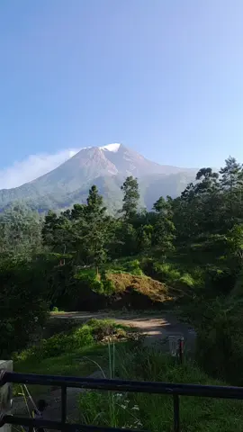 melihat Merapi dari dekat #merapi  #bukitklangon  #jogja  #fyp 