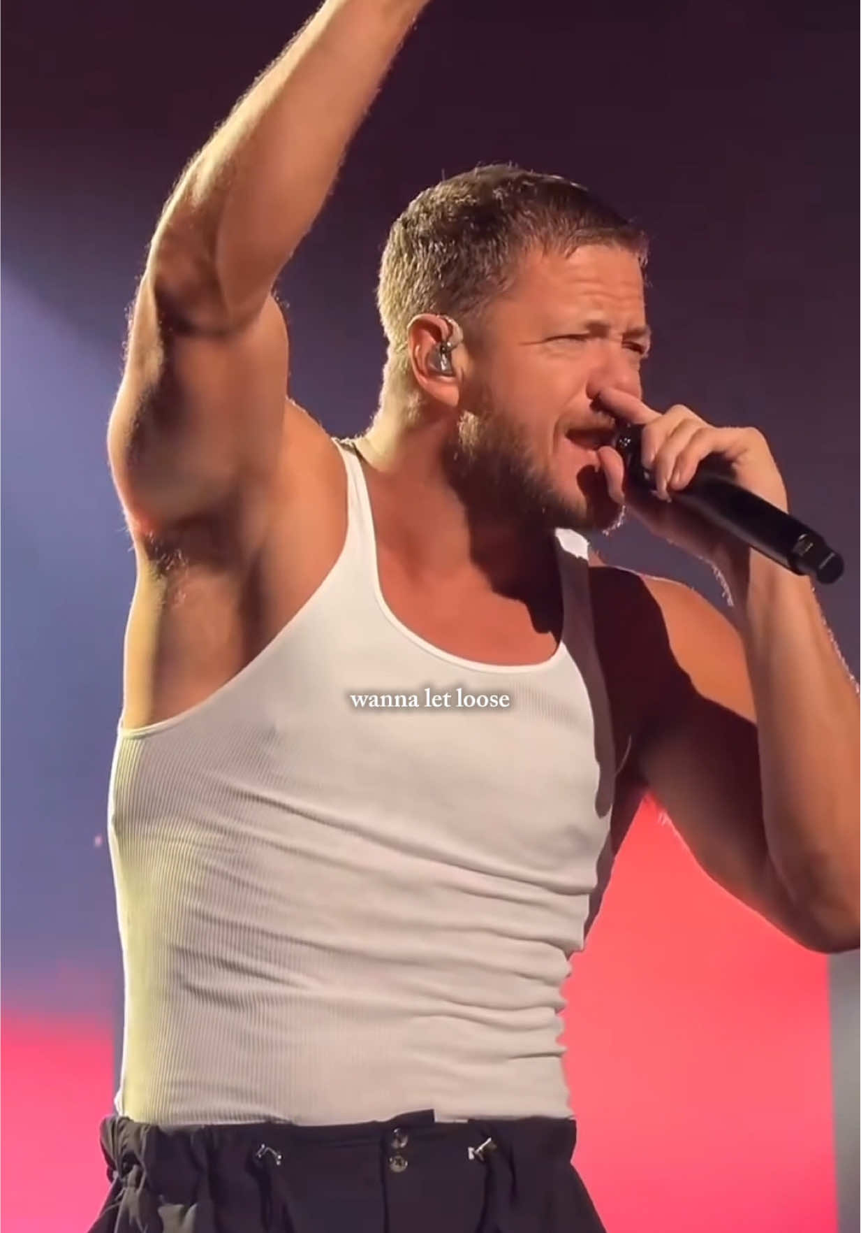 I was lighting, before the thunder 🌩️ #imaginedragons #danreynolds #concert #thunder 