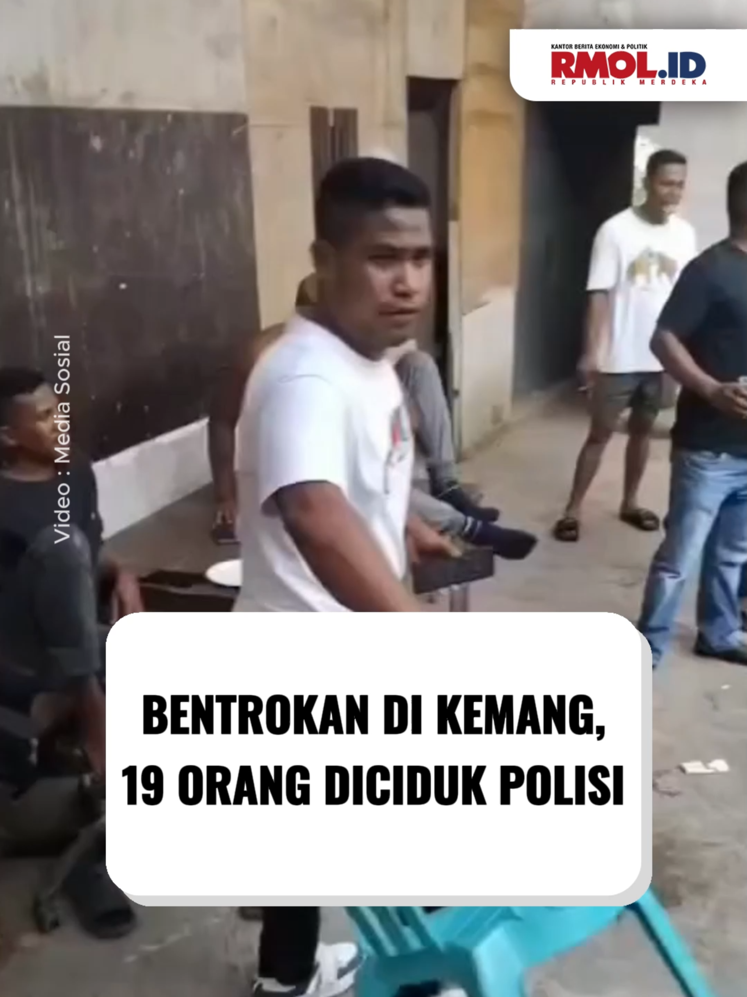 Sebanyak 19 orang diamankan polisi usai kericuhan yang terjadi Kemang, Jakarta Selatan, Rabu, 30 April 2025 Hal itu dikonfirmasi oleh Kabid Humas Polda Metro Jaya, Kombes Ade Ary Syam Indradi.  