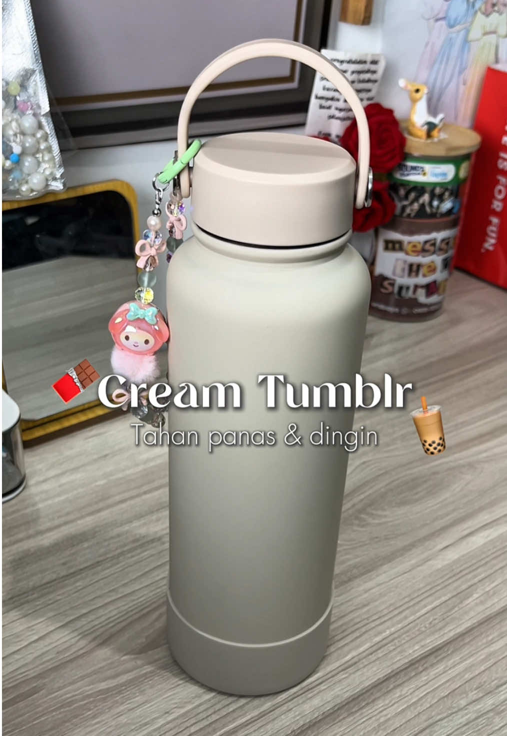 kim seon ho senyum pun anti leleh 😉 aww cakep banget tumblernya 🥹😭🫵🏻 mana tahan panas & dingin up to 12 jam!! #tumbler #botolminum #tumblerstainless #tumblraesthetic #tumblertahandingin 