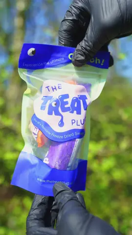 The crunch is insane!😛😛🔥 #dealdrops #tiktokmademebuyit #Payday #FreezeDriedSweets 