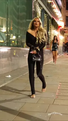 Single Ladies Nightlife in Manchester 🇬🇧  . . . . #street #london #uk #nightlife #beauty #walking #england #manchester #leeds #usaf