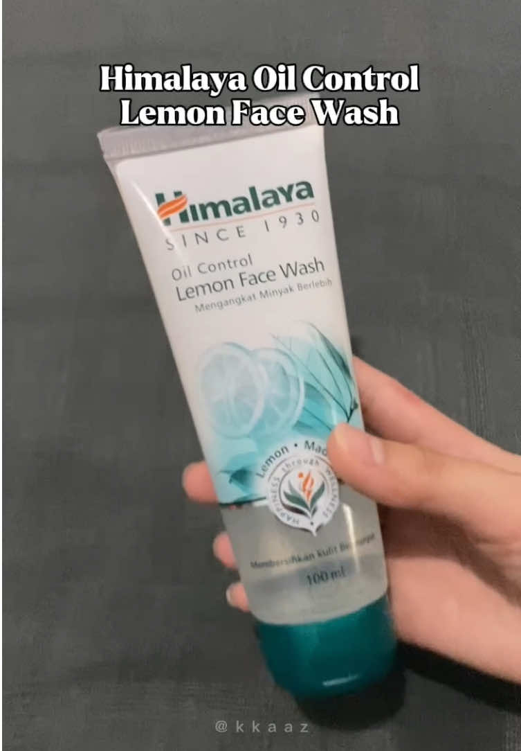 siapa yg udah coba varian ini? ☝🏻 #himalaya #himalayafacialwash #himalayafacewash #oilcontrol #lemonfacewash #skincare #facewash #facialwash #rekomendasi #fyp 