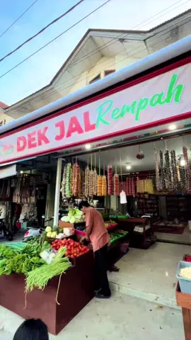 Dan ini dia lokasi kede dekjal rempah cabang pertama ya bunda #viral #viralvideo #fyppppppppppppppppppppppp #jualmurahonline #beranda #pejuangrupiah #viraltiktok #bandaaceh #anakmudasukses #kerjakeras #hargabersahabat #belanjaonlinemurahmeriah #emakemak #fyp #acehviral #acehtiktok 