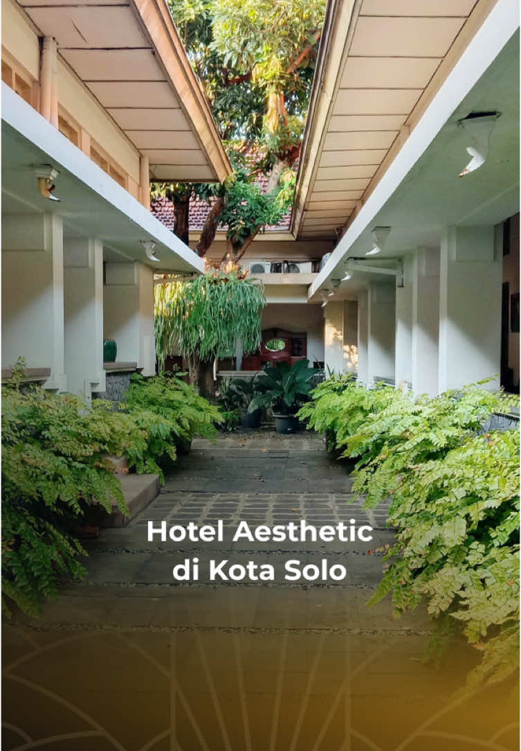 Suasana menenangkan dan perpaduan arsitektur vintage ala rumah Jawa yang khas Kota Solo. Anda bisa mendapatkan berbagai kenyamanan tersebut hanya di Roemahkoe Heritage Hotel. #hotelsolo #roemahkoeheritagehotel #javanese #hotelheritage #rumahjawa 