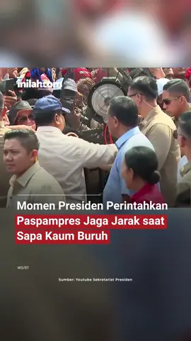🤝 PRABOWO HADIRI MAY DAY 2025, PERINTAHKAN PASPAMPRES JAGA JARAK SAAT DEKATI BURUH Presiden Prabowo Subianto nampak sangat ingin dekat dengan kaum buruh, terlihat bagaimana sebelum menaiki podium, terlebih dahulu ia menyapa dan menyalami para buruh yang sudah berkumpul di Monas. Bahkan tak segan ia perintahkan Paspampres menjaga jarak dengannya agar interaksinya bersama kaum buruh bisa lebih dekat. Presiden Prabowo menghadiri peringatan Hari Buruh Internasional mengenakan safari krem bersama ribuan buruh yang hadir dari Jabodetabek, Karawang, hingga Cilegon. Sekitar 200 ribu buruh padati Monas, dan 1,2 juta lainnya turun ke jalan di 30 provinsi. 📣 KSPI: 