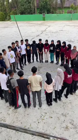Setelah latihan serius , luangkan waktu sebentar untuk merilekskan badan sambil joget bareng teman teman😉👌🤩😛 Follow akun Instagram dibawah ini: @sukandalaksma.media @belajar.bersama.tunas @kedai.creative.sukandalaksma @sukandalaksma.lentera @purna_sukanda.laksma #ambalansukandalaksma #pramukatiktok #pramukacreativitas #fyppppppppppppppppppppppp #trend #pramukakeren #latihan #fyp #putar 