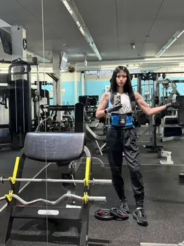 顔より筋肉を盛っていこう🏋️ #筋トレ #筋トレ女子