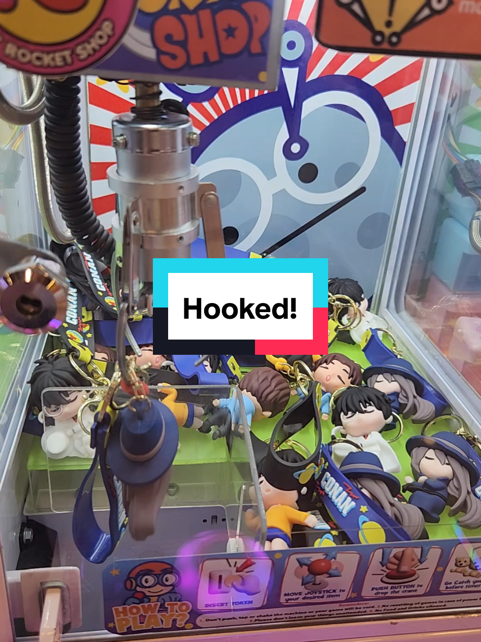 Hooked! #fyppppppppppppppppppppppp #plushies #pov #fypシ゚ #fyp #arcade #clawmachine #tomsworld #anime #keychain 