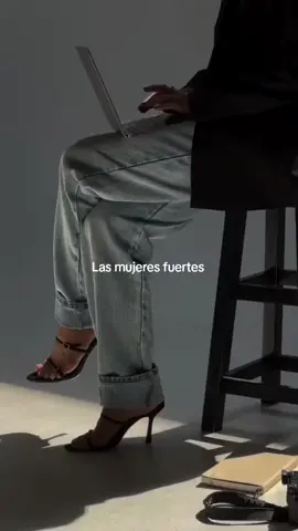 No todas las mujeres nacimos para seguir un horario, aguantar un jefe o vivir apagando fuegos… Algunas nacimos para ser libres, para ser mamás presentes, y aún así, ganar nuestro dinero con propósito. Yo no creé el producto. Pero tomé la decisión de venderlo.Y estoy muy agradecida de haberlo adquirido,me ha enseñado a monetizar desde el primer día. Y eso cambió mi vida. Hoy quiero ayudarte a ti, mujer valiente, mamá soñadora, alma emprendedora… a que también encuentres esa salida que tanto mereces. Si deseas ser esa mujer indestructible, capaz de crear su libertad financiera desde casa… escribe “LIBERTAD” en los comentarios o mándame un mensaje al DM. Que no te lo cuenten. Hazlo por ti. Y por los que te llaman “mamá”. #LibertadFinanciera #MujerEmprendedora #DesdeCasa #NegociosDigitales #ReventaDigital #IngresoExtra #CursoDeReventa #MamaEmprende #CambioDeVida #TrabajoDesdeCasa #MujeresValientes #MarketingDigital