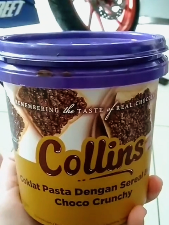 1 Kg Collins Coco Crunchy  Nikmat banget  #collins #coklat #selaicoklat #makan #enaknyakemana 