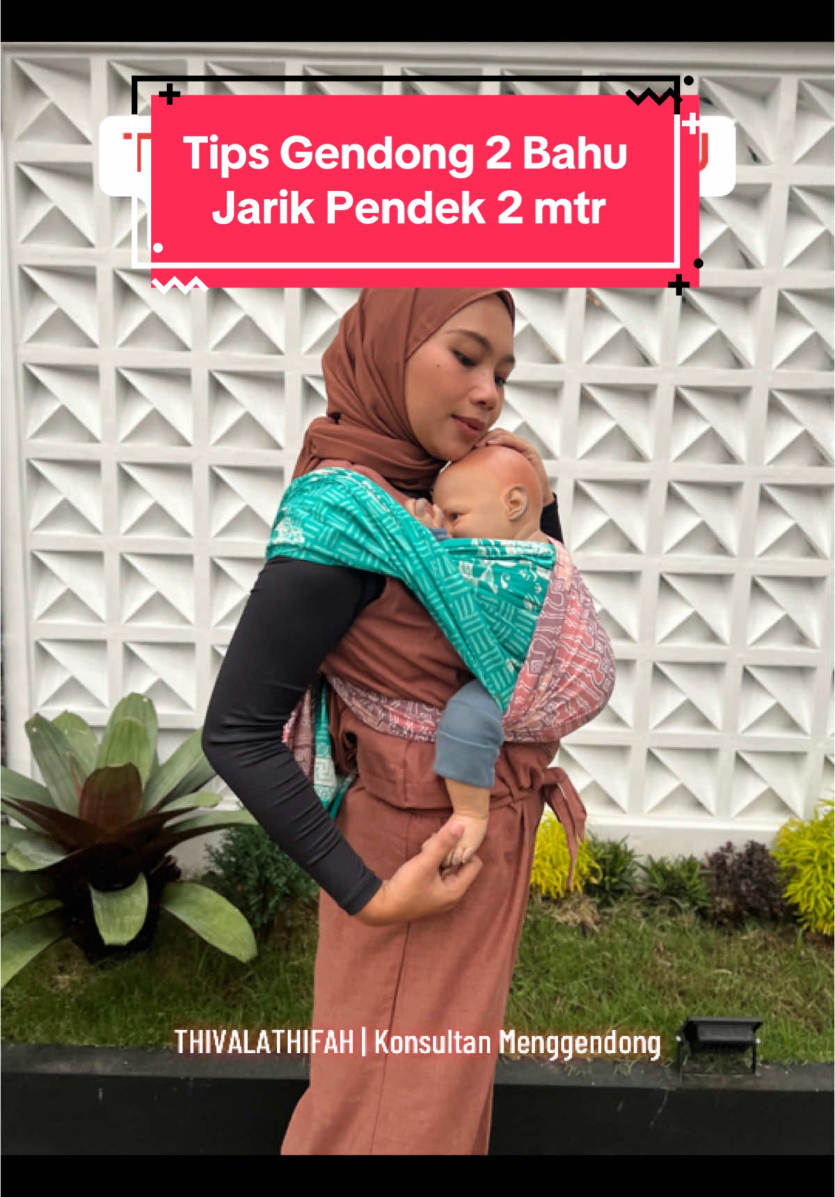Tips gendong dengan jarik pendek tapi pengen bertumpu di 2 bahu.. Mom pengen aku post tutorial yang nomer berapa nih? #jarik #gendong #gendonganbayi 