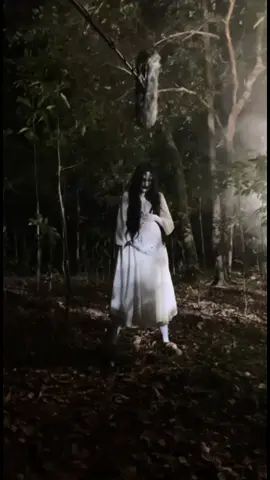 ឃើញចឹងរត់អត់បងប្អូន🥺😨 #កំពុងចាក់បញ្ចាំងគ្រប់រោងភាពយន្ត #បូជាសពពោះធំ #រឿងពិតរបស់អាចារ្យភ្លុក #sastrafilm #sastrafilm #horror #bts 