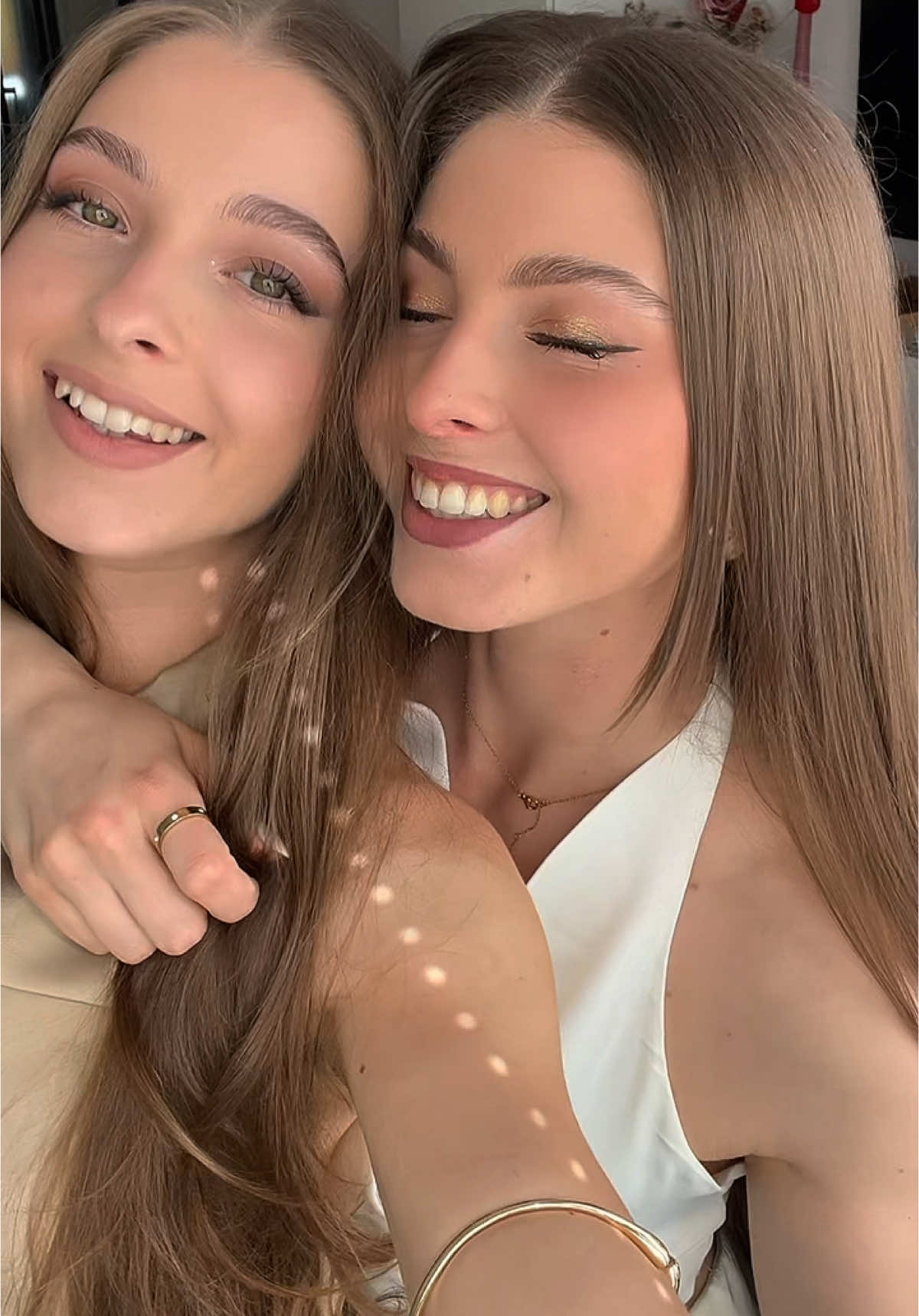 👯