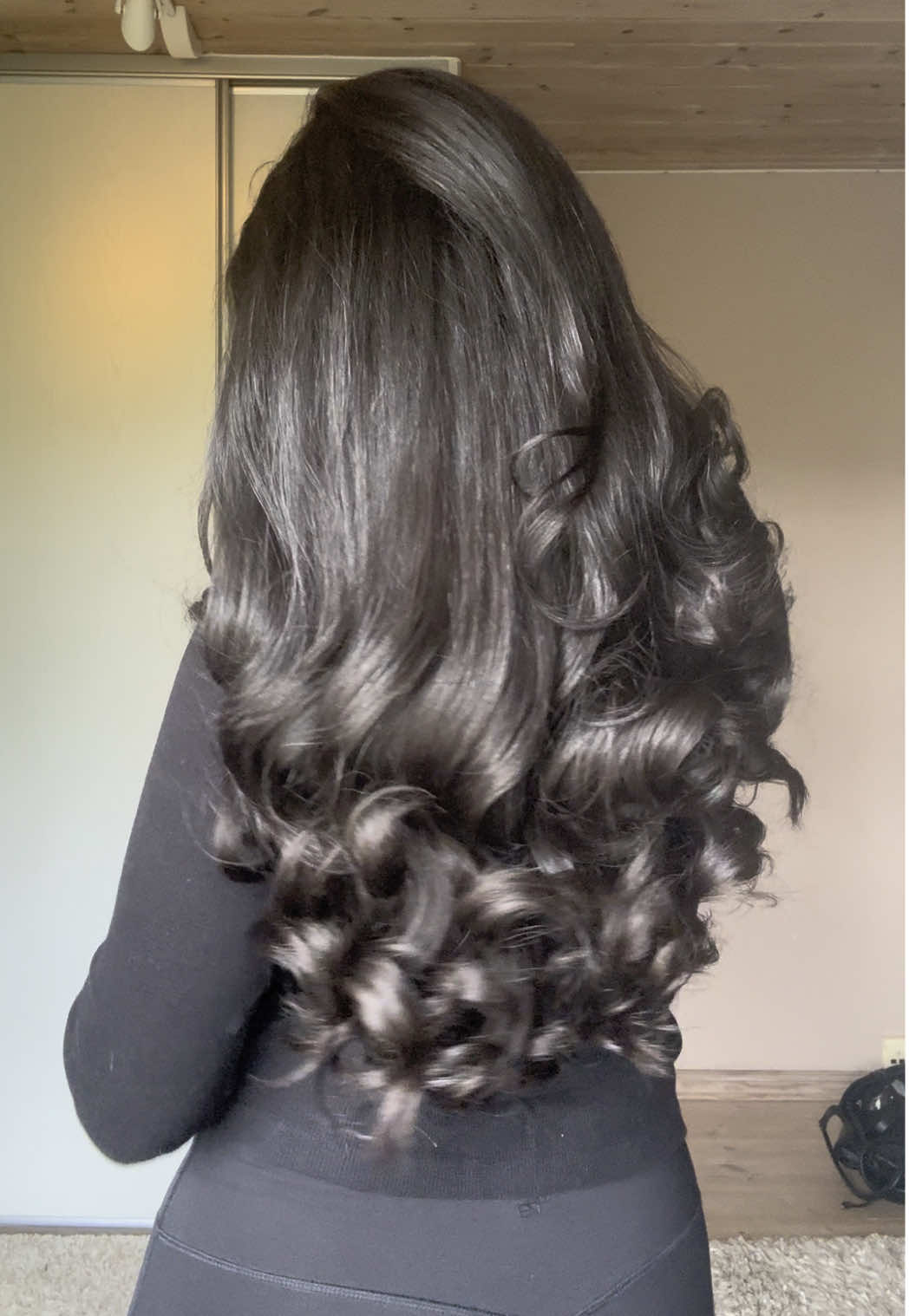 @MO’MANE  Transforming my heatless curls with this magic hair oil! ✨ #hairgoals #heatlesscurls  #creatorsearchinsights #hairoil #blowout #hairtok #hairtutorials #hairgoals #glossyhair #saintvalentin #ArabTikTok #saudiarabia🇸🇦 #sauditiktok #dubai #bokhour #haircut #foryo #foryoupage❤️❤️ #foryoudubai #fordegside #fordeg #foryounorway 