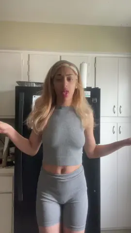 If we are related scrolllll lol she was a fairyyyy  #foryou #viral #viralvideo #fyp #foryoupage #blowthisup #girls #content 