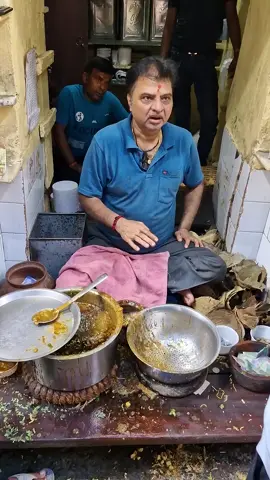 Laali Changhani ka Club Kachori, ek baar khaya to baar baar yaad aayega! #Foodie #foodbloggers #laalichanghani #clubkachori #indianstreetfood 