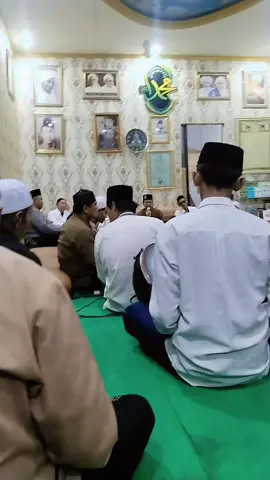 ngaji rutinan majelis ROSHO AR ARIYADHOH bersama SAYYID HASA ARIEF BIN IBRAHIM BA'ABUD. semoga mendapat safaat dan keberkahan dari rasululloh,aamiin allohumma aamiin
