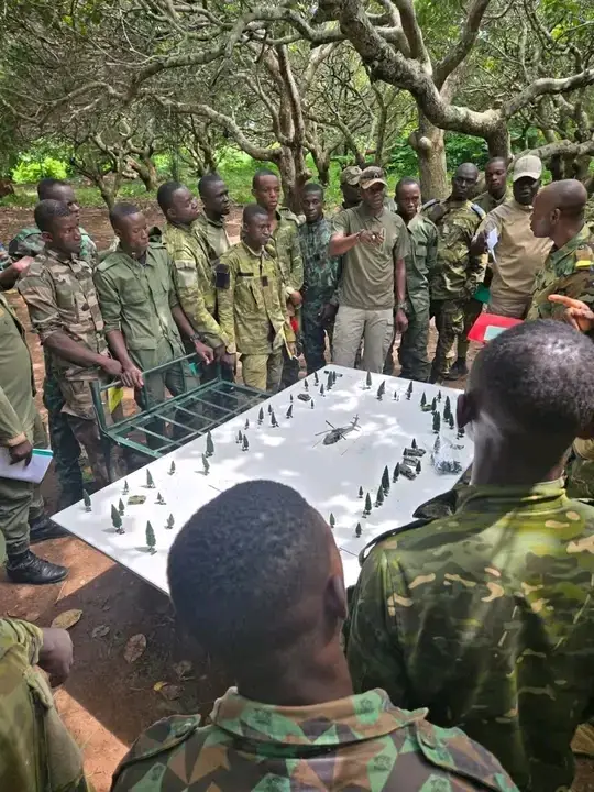 Coopération USA 🇺🇸 -  Côte-d’Ivoire  Les États-Unis sont fiers de collaborer avec la Côte d'Ivoire dans le cadre d'un programme de formation à long terme destiné aux unités d'infanterie des Forces armées ivoiriennes, en préparation de leur déploiement dans la zone opérationnelle nord.  Grâce à cet entraînement intensif, nous renforçons la défense contre le terrorisme et améliorons la sécurité dans l'ensemble du nord de la Côte d'Ivoire. Ensemble, nous renforçons les liens entre nos forces armées, protégeons les intérêts américains et rendons nos deux nations plus sûres et plus fortes. U.S. Embassy Abidjan#france 🇫🇷 #belgium 🇧🇪 #amerika 🇺🇸 #cotedivoire 🇨🇮 #ComfortSegredos#france#ComfortSegredos 