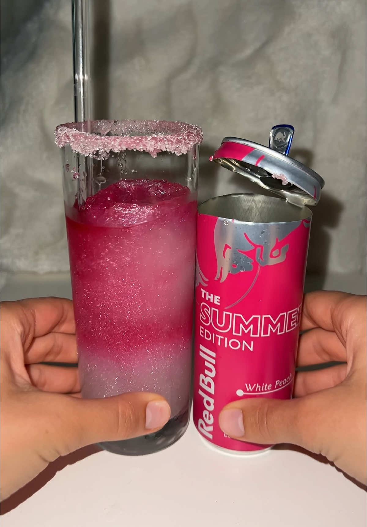A girls night and this drink? 🎀 • #drink #redbull #drinks #mixing #dose #glitter #energydrink #foru #mixingdrinks #asmrsounds #asmr #foryoupagе #Summer #girlsnight #girls 