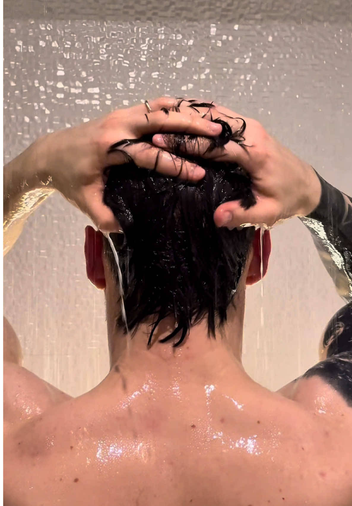 Trying something new for my thinning hair and stressed-out scalp: the VT Cosmetics PDRN Reedle Shot 300dL. It’s a scalp ampoule with plant-based PDRN (usually found in skin repair treatments!), caffeine, and 9 growth factors to help strengthen roots and support growth. It also uses micro-silica “reedles” to boost absorption without irritation.   @VT Cosmetics US  #menshair #VTcosmetics #PDRN #HairGrowthJourney #beforeandafterhair #menskincare 