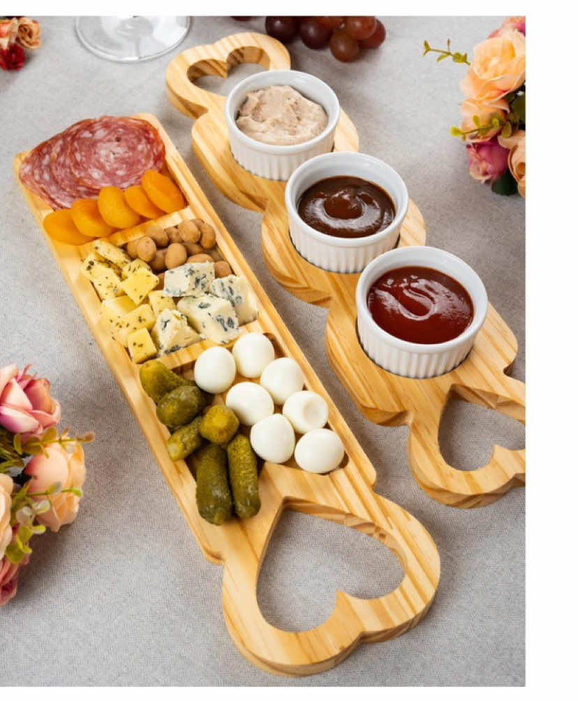 Destaque na sua mesa com elegância e praticidade! Apresentamos o Kit para Molhos com Trio de Ramequins de Porcelana Branca – a escolha ideal para servir molhos, petiscos, temperos ou pequenas porções com muito charme. ID: BEE-FHA-HKB ➡️ Link na BIO ♥️  ➡️ Ou comente QUERO que te envio o link. ➡️  Siga para mais ofertinhas 🚀