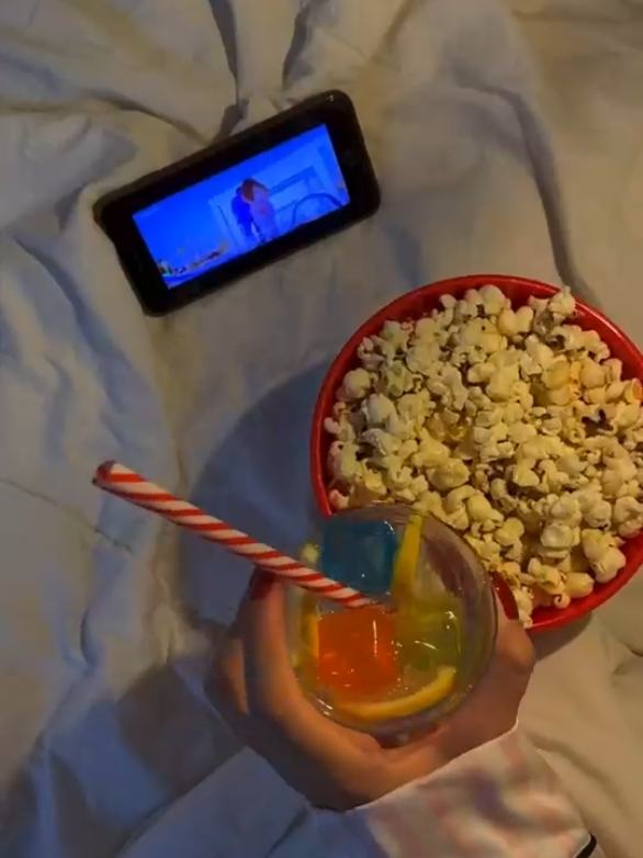 #to 🍿🍹🎬💜🌞🙃🙃☺️#to 